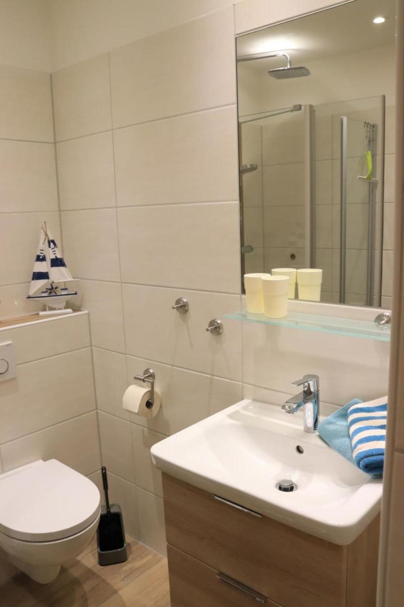 Ferienwohnung Mit Seeblick Und Schwimmbadnutzung In Cuxhaven Exterior foto